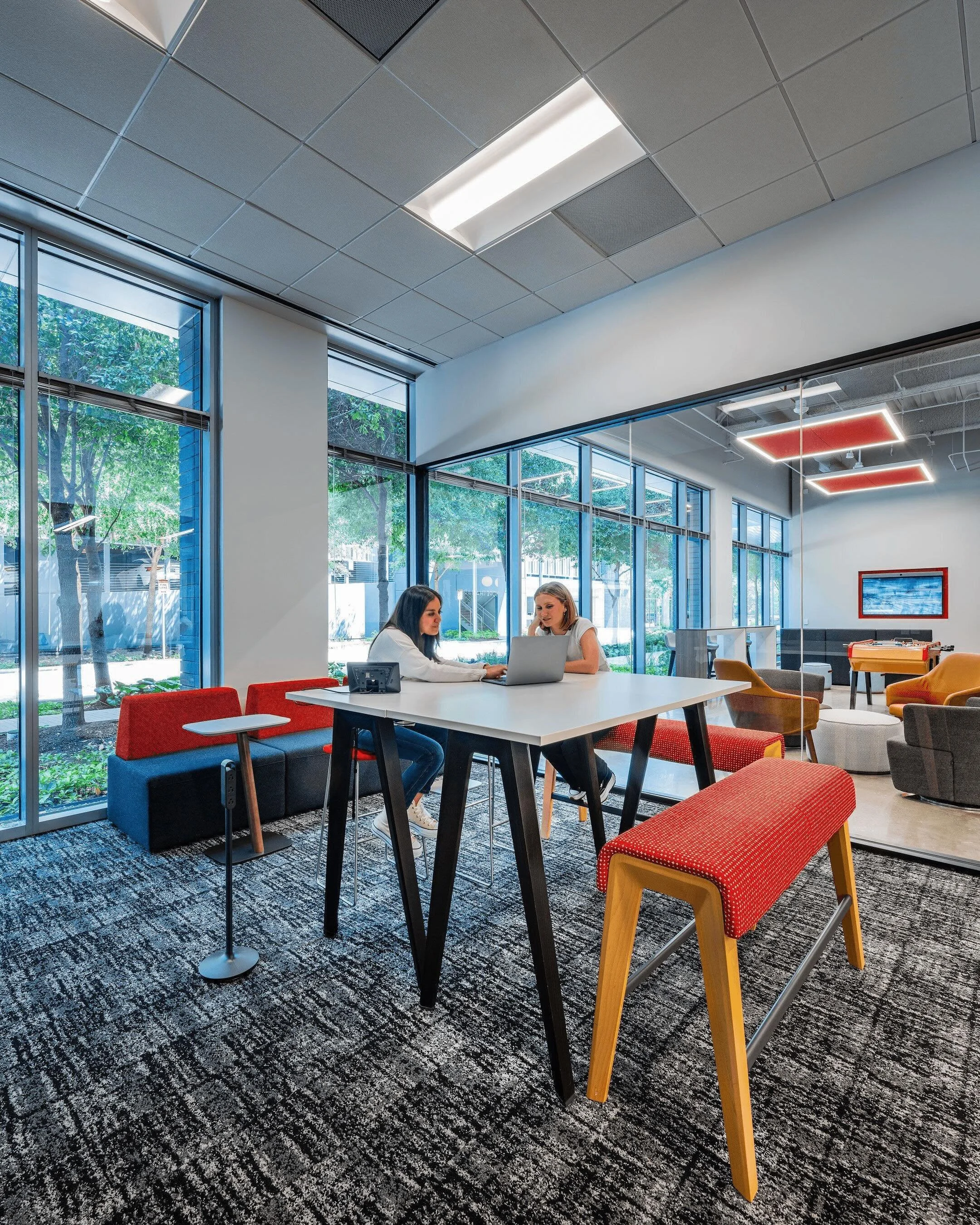 From one design firm to another, we know great spaces begin with collaboration. At Huckabee Architects, TDS designed a multi-use environment tailored to the creativity of their team. Complete with a resource library for palette selection, flexible co