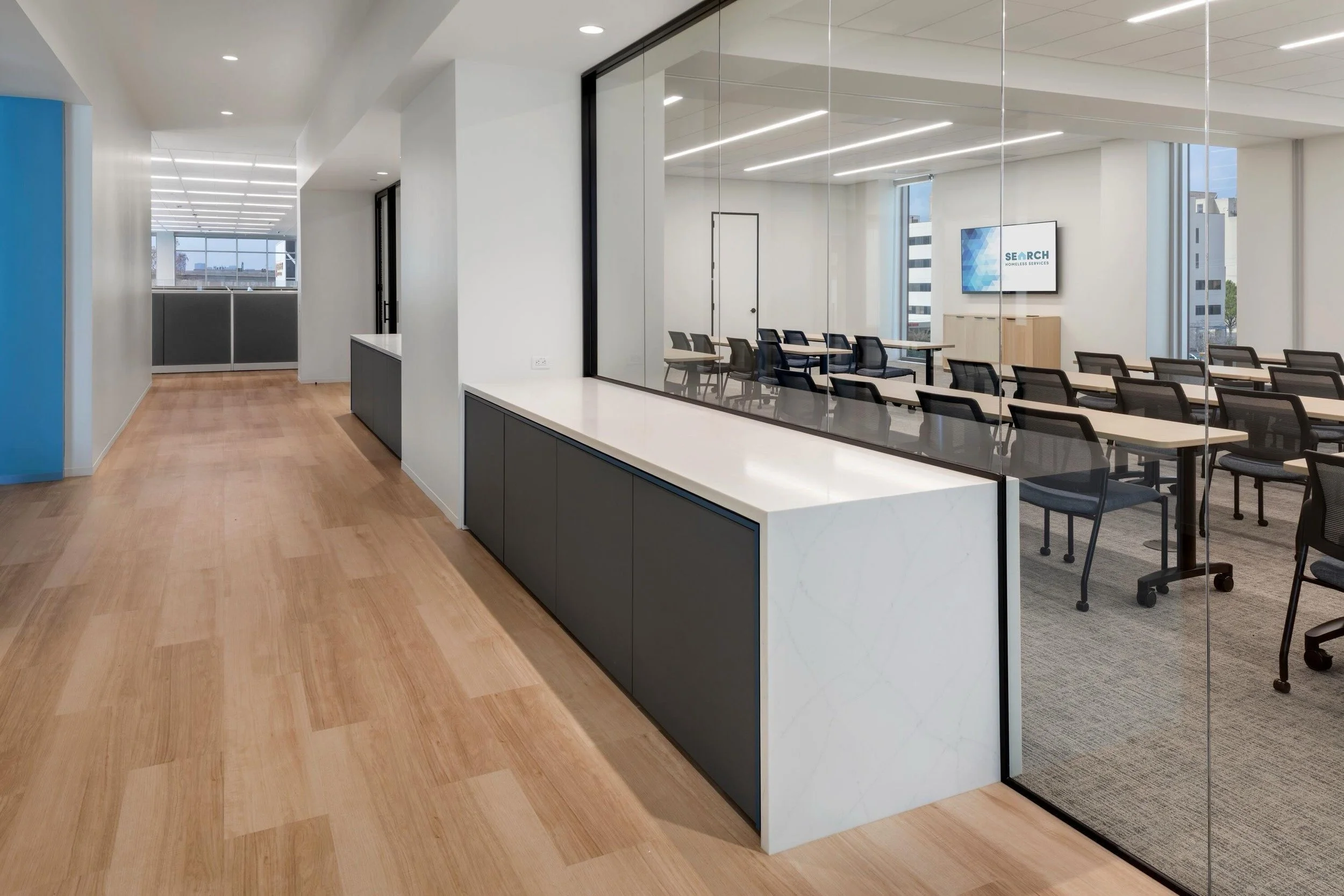 A place where teams come together, ideas foster, and productivity is the main goal. SEARCH Homeless Services training room has flexible layouts and seating every detail is designed to elevate each experience. 

#corporatedesign #trainingroom #interio