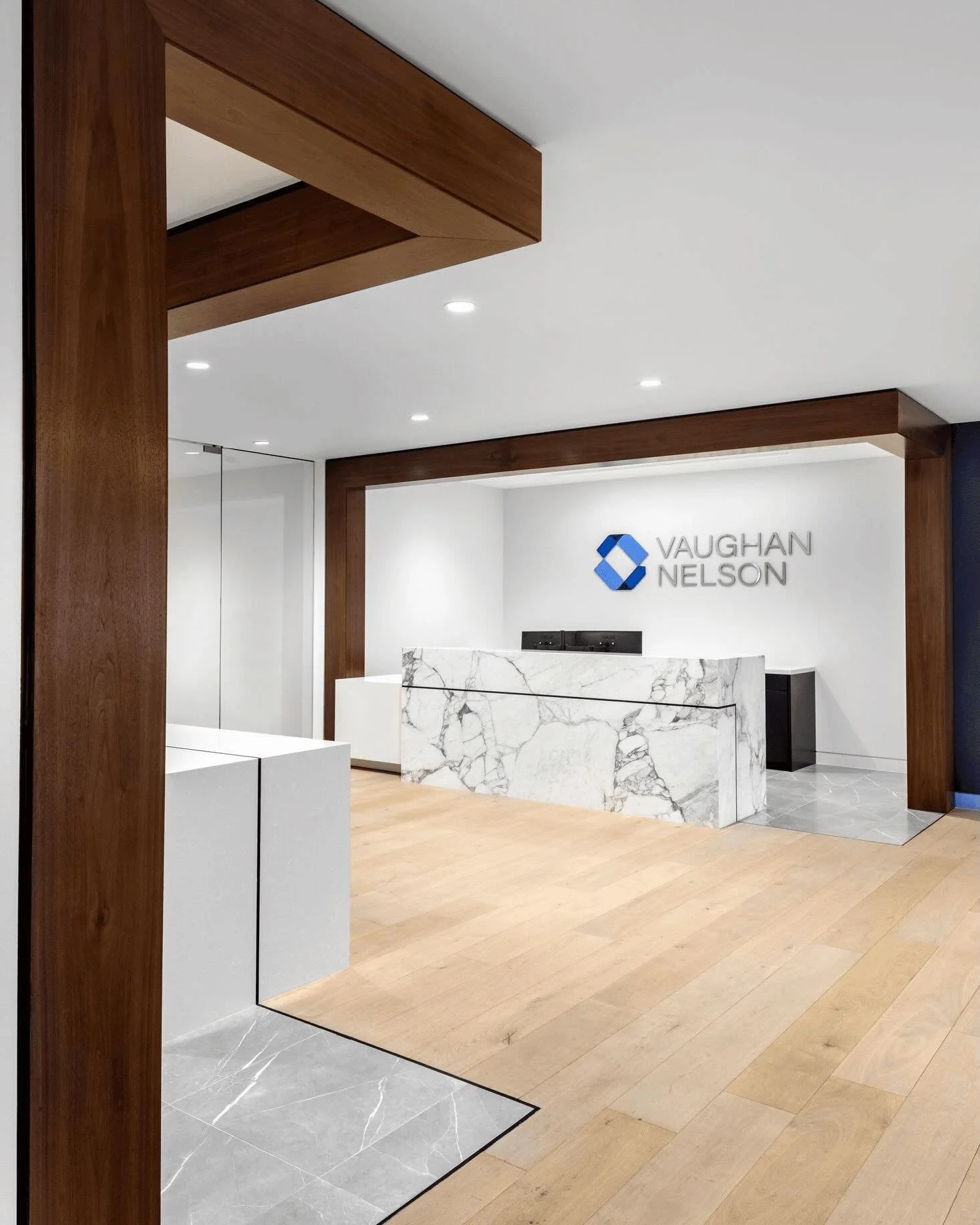 At the heart of Vaughan Nelson there is a continuous line that weaves throughout the office. This subtle but impactful element is expressed through lighting, wood, and metal throughout their space. With 80% dedicated to private offices and 20% includ