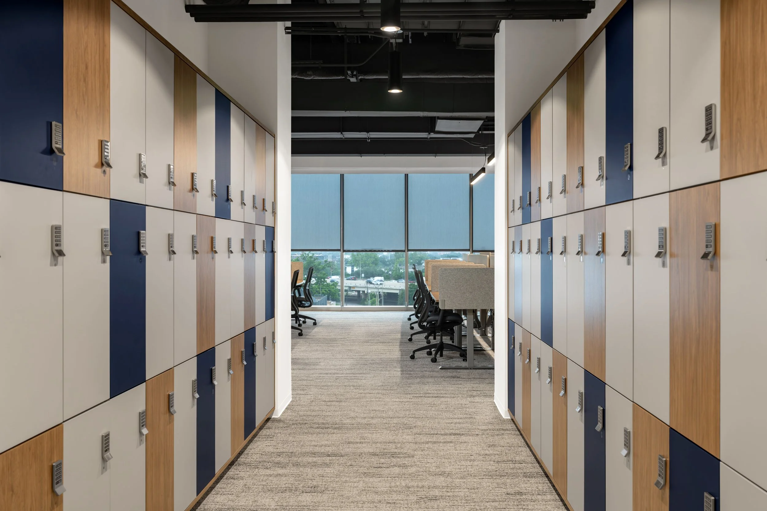 AX500028-Open Workstation Thru Lockers - Final.jpg