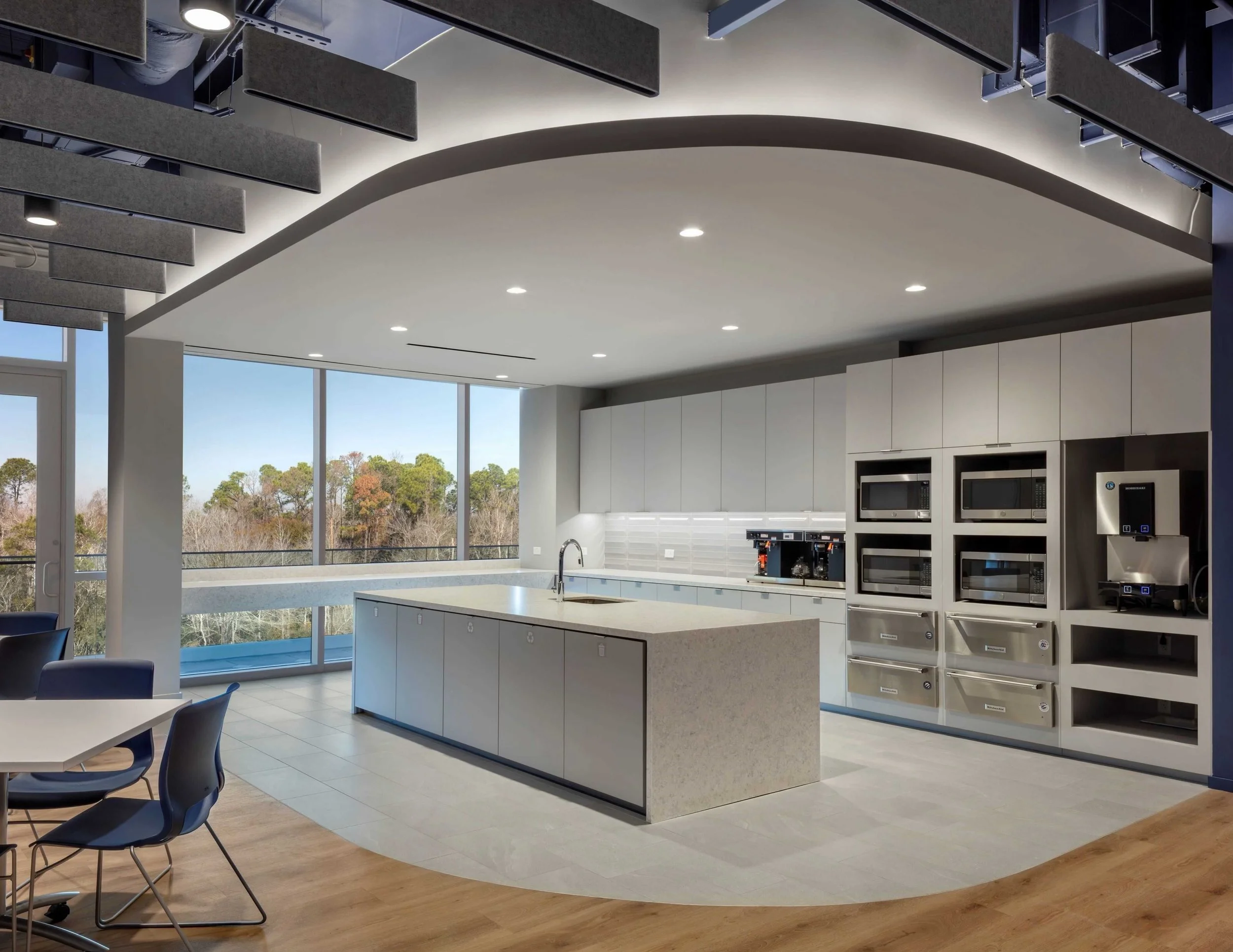 Trending in Design | Curves 

Bring an organic, inviting feeling into your space by incorporating curves. From flexible architectural framing, furniture, and lighting curved elements create a seamless transition from room to room.

Whether it is your