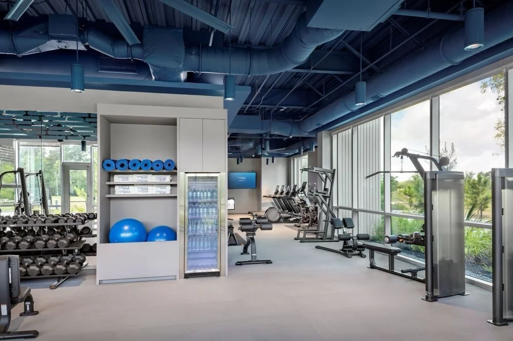 Castle Biosciences fitness center is a great way to start or end your workday🏋️ With the Castle blue featured throughout their facility has peloton machines, private showers, free weights, and custom castle towels.

Photography | Aker Imaging