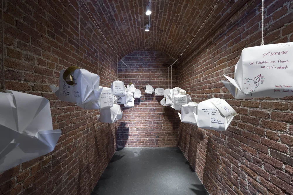 Attention : Poésie lumineuse