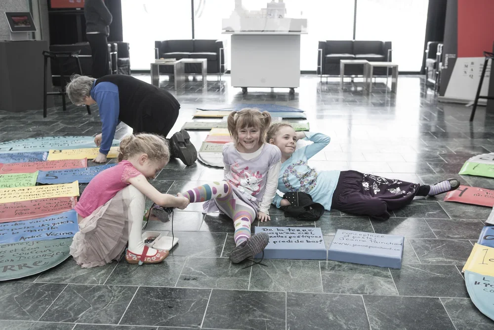 De la terre jusqu'au ciel, marelles poétiques « en pied de bas »