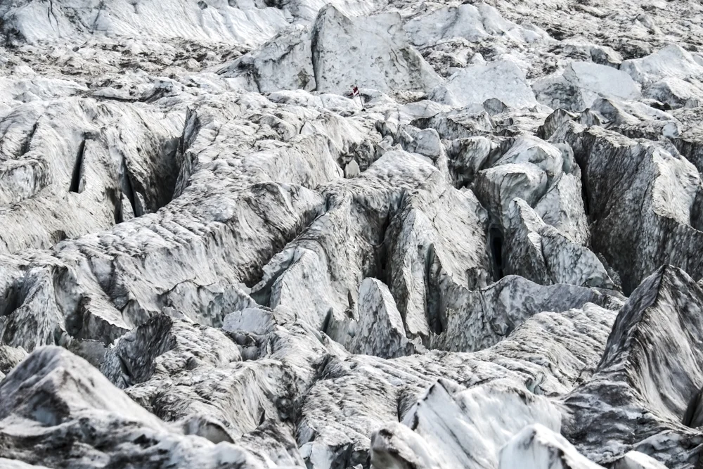 chaos au glacier des bossons depuis la jonction, chamonix (haute-savoie, france). Pages 30-31