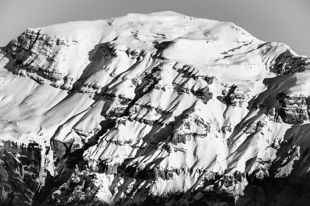 Le Versant occidental du mont Buet, Vallorcine (haute-savoie, france). Pages 82-83