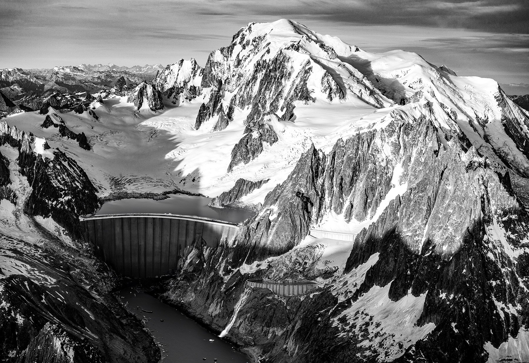 Vision du massif du mont Blanc depuis l'aiguille Verte, série SPECTRA. 2024