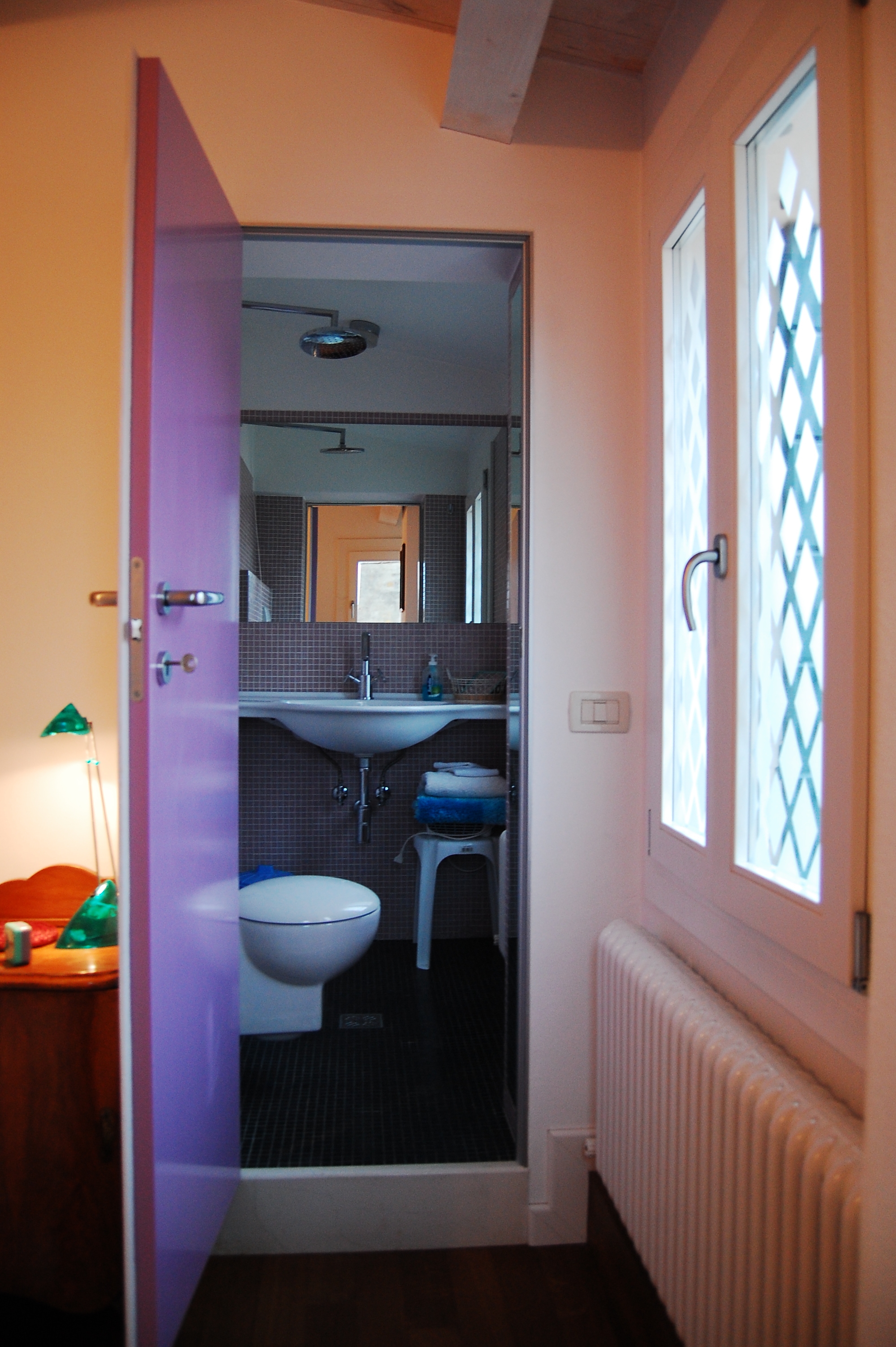  Lavender bath off double bedroom 