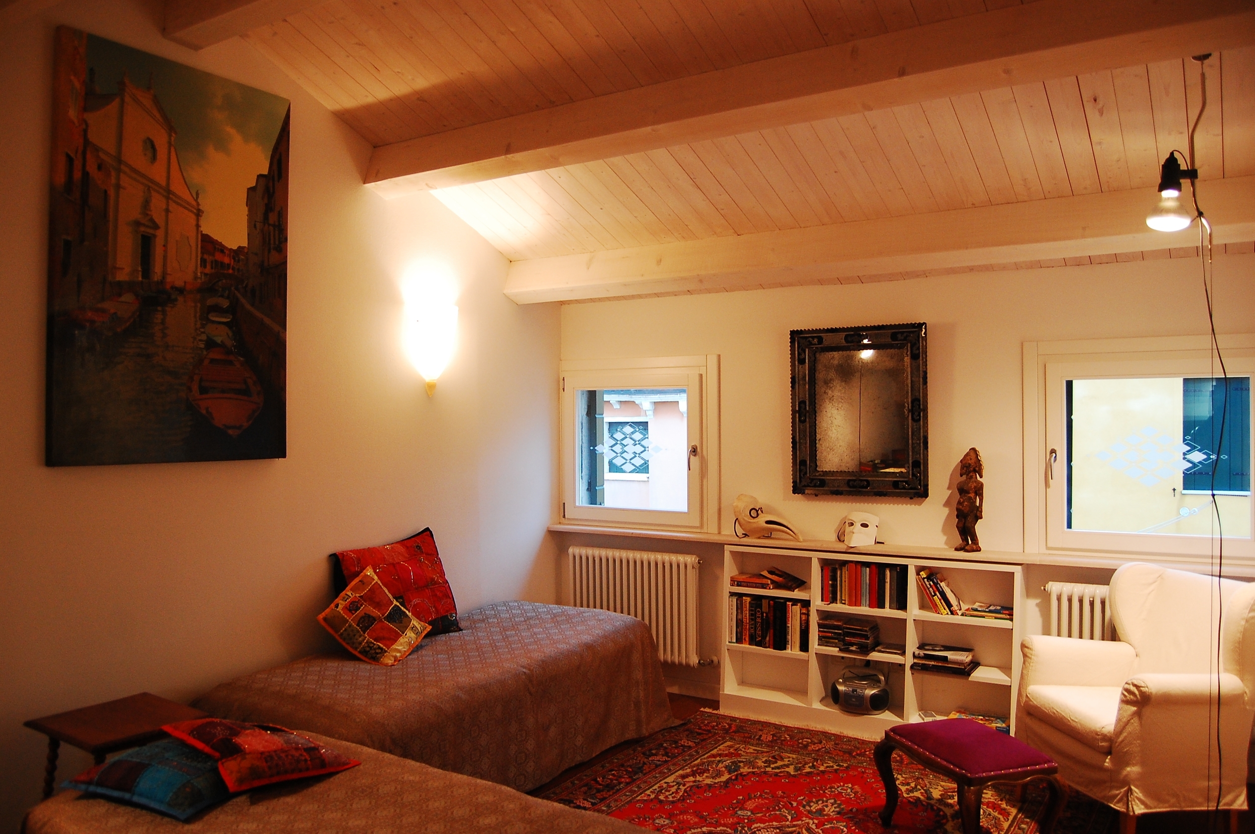  Persian carpets, Venetian mirror and lighting. Windows overlook the Riello. 