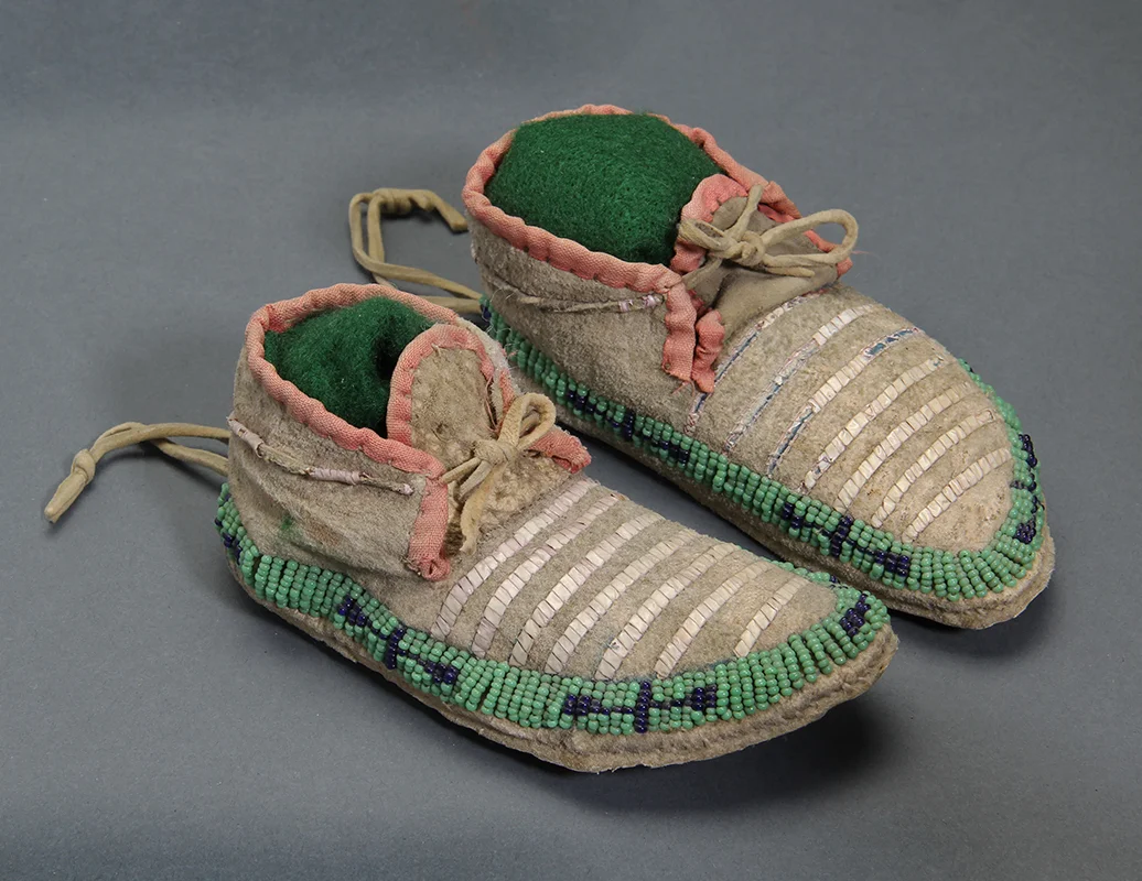 Sioux Child's Moccasins #6036