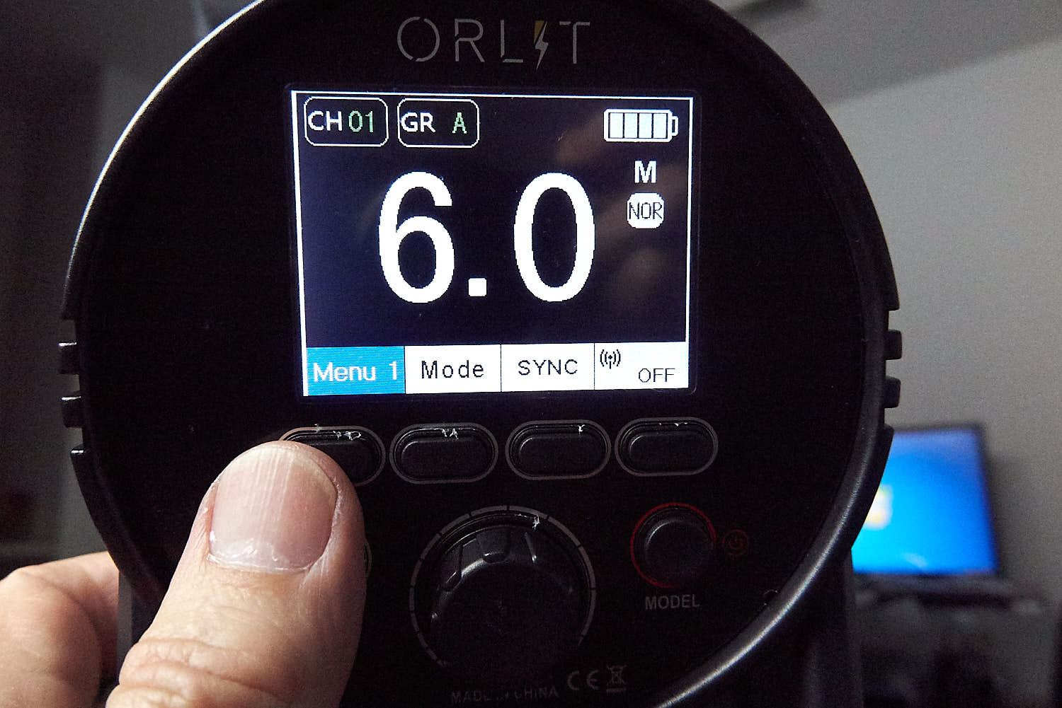 I like the nice bright colorful display on the back of the light. CH 01 is for use with TR-Q6 sender in RF mode