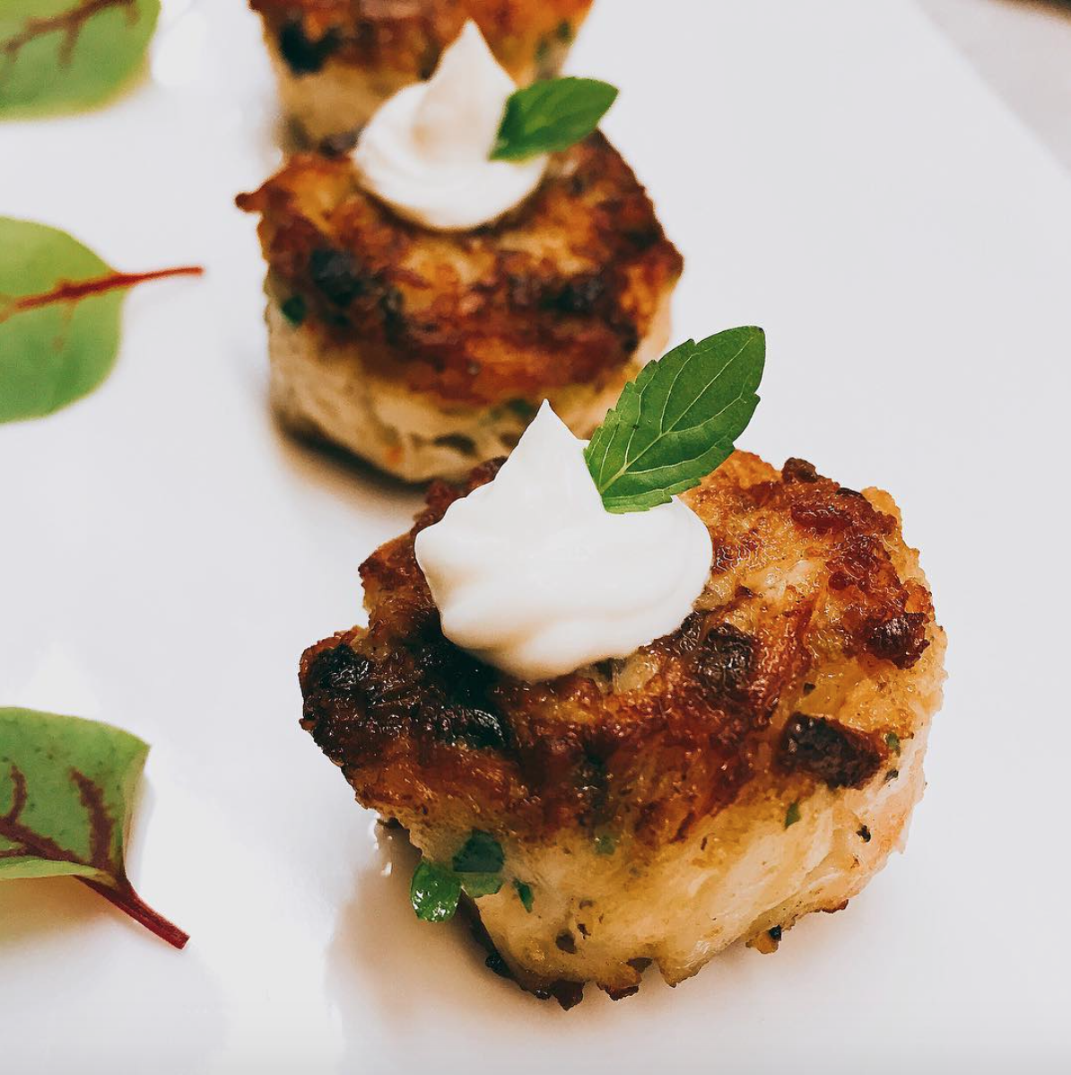Crab cakes with lemon creme fraiche.png