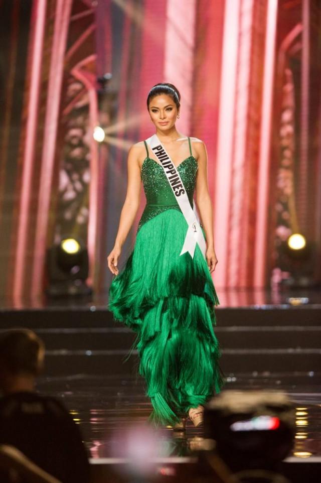 The bottom of this gown was EVERYTHING on stage from the way it moved, to the way it caught the light.