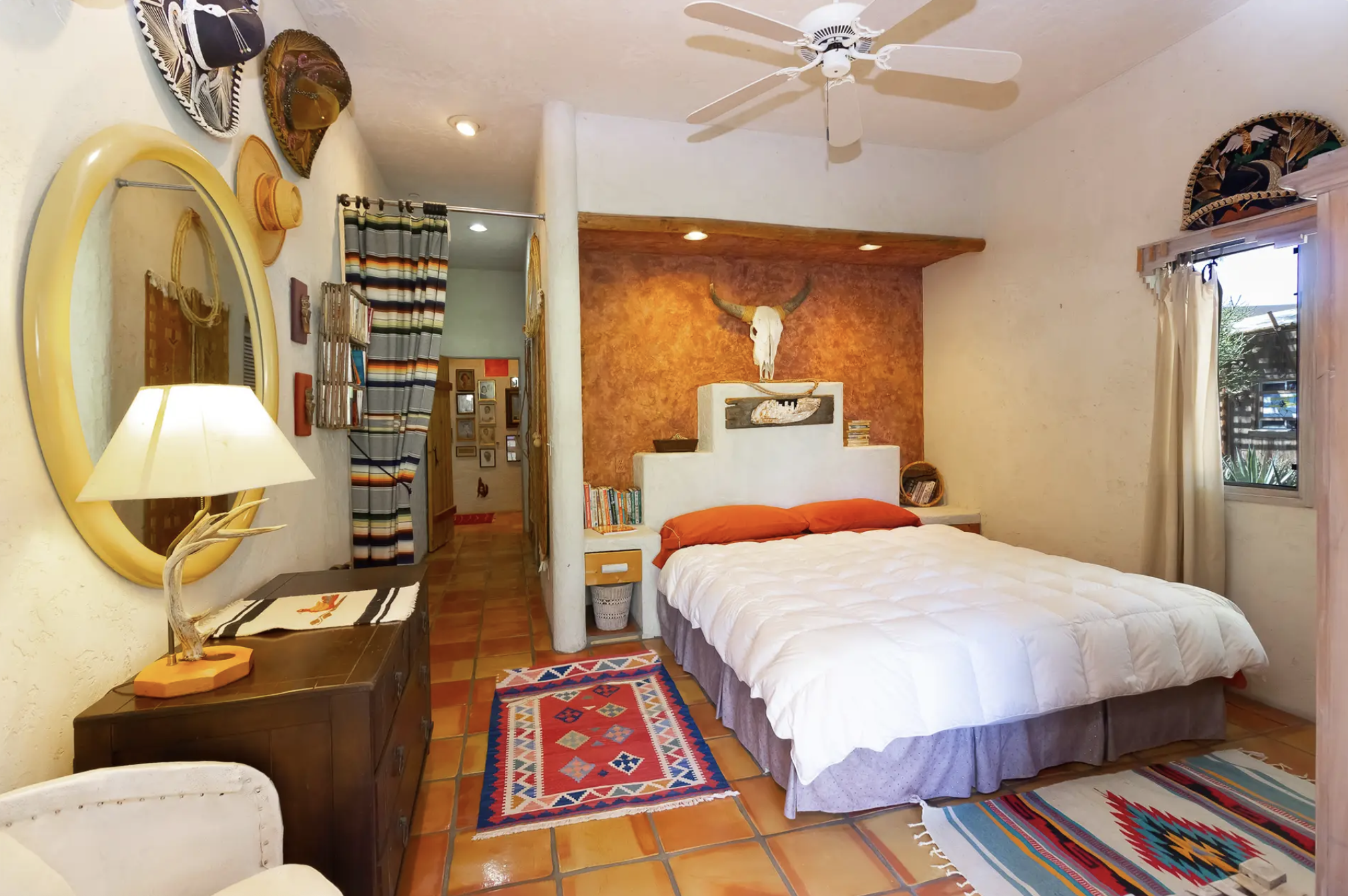 Creative-Roots-Retreat-Desert-Hot-Springs-Bubbling-Wells-Bedroom.png