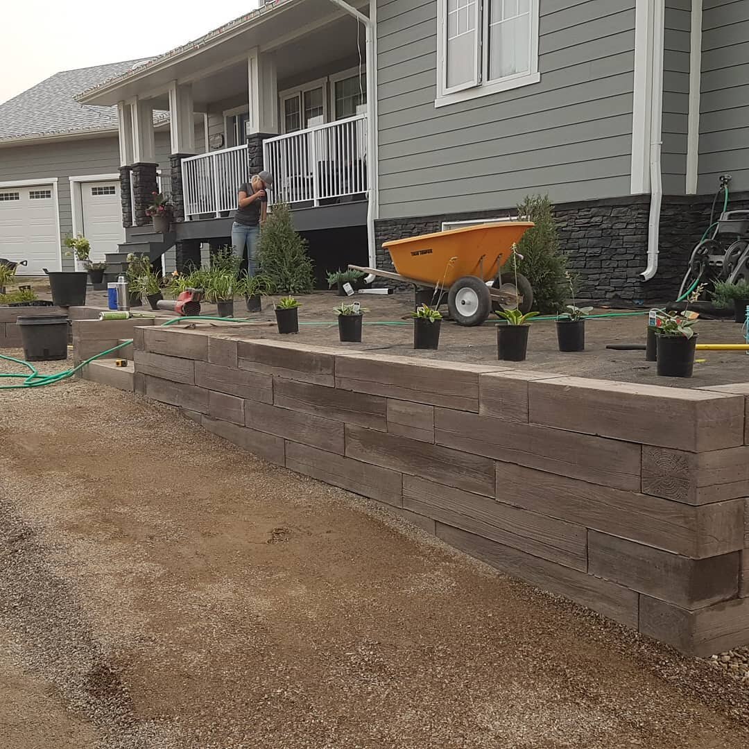 Just finishing up a wall with Barkman Bridgewood.  A few more shrubs to plant and it is complete. 

#barkmanconcrete #broderickgardencentre #bridgewood