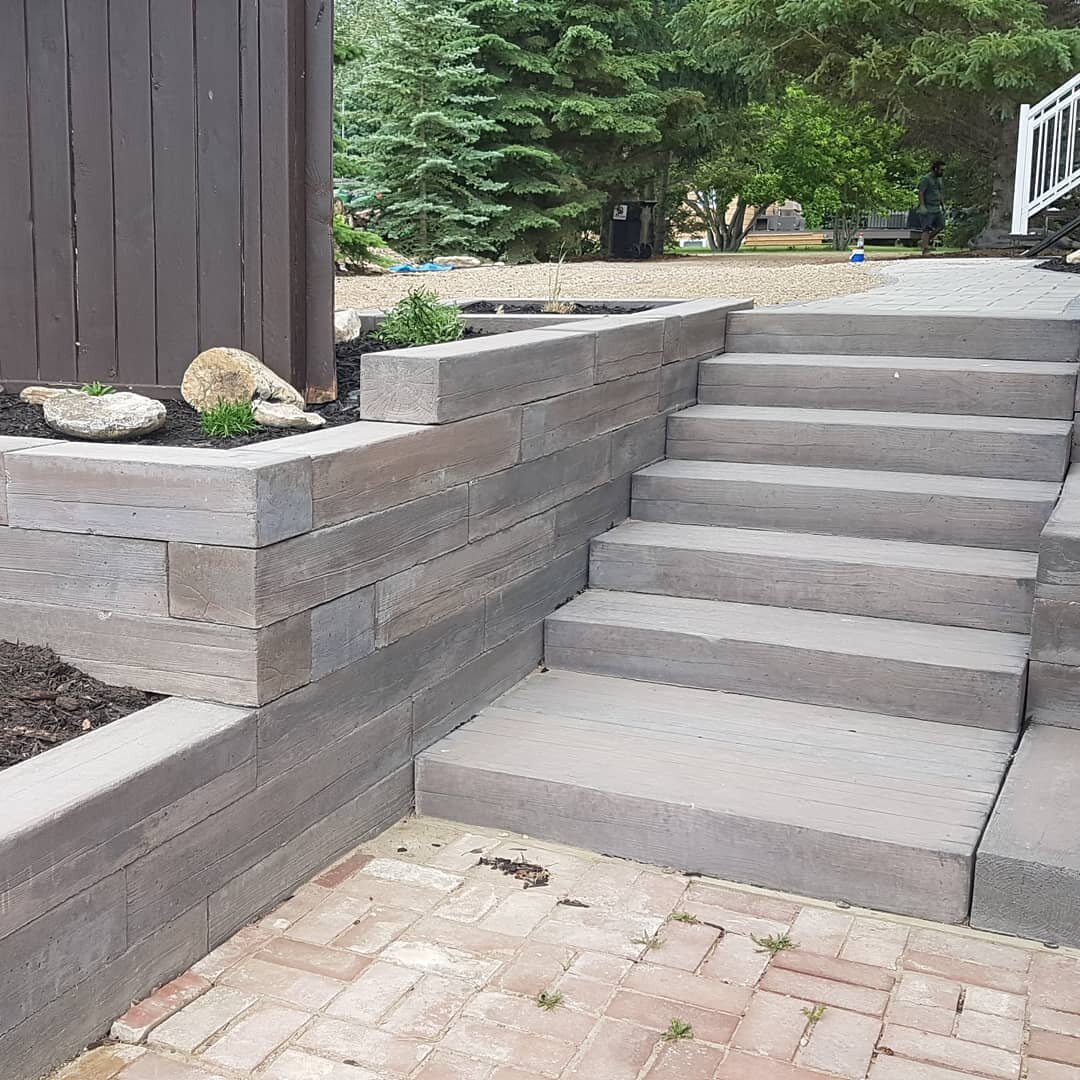Always great to check in on a job from last fall. The customer did a good job adding plants and mulches. We had removed some decaying wooden retaining wall and replaced with Barkman Bridgewood Wall and steps.

#barkmanconcrete #burnco #bridgewood #pa