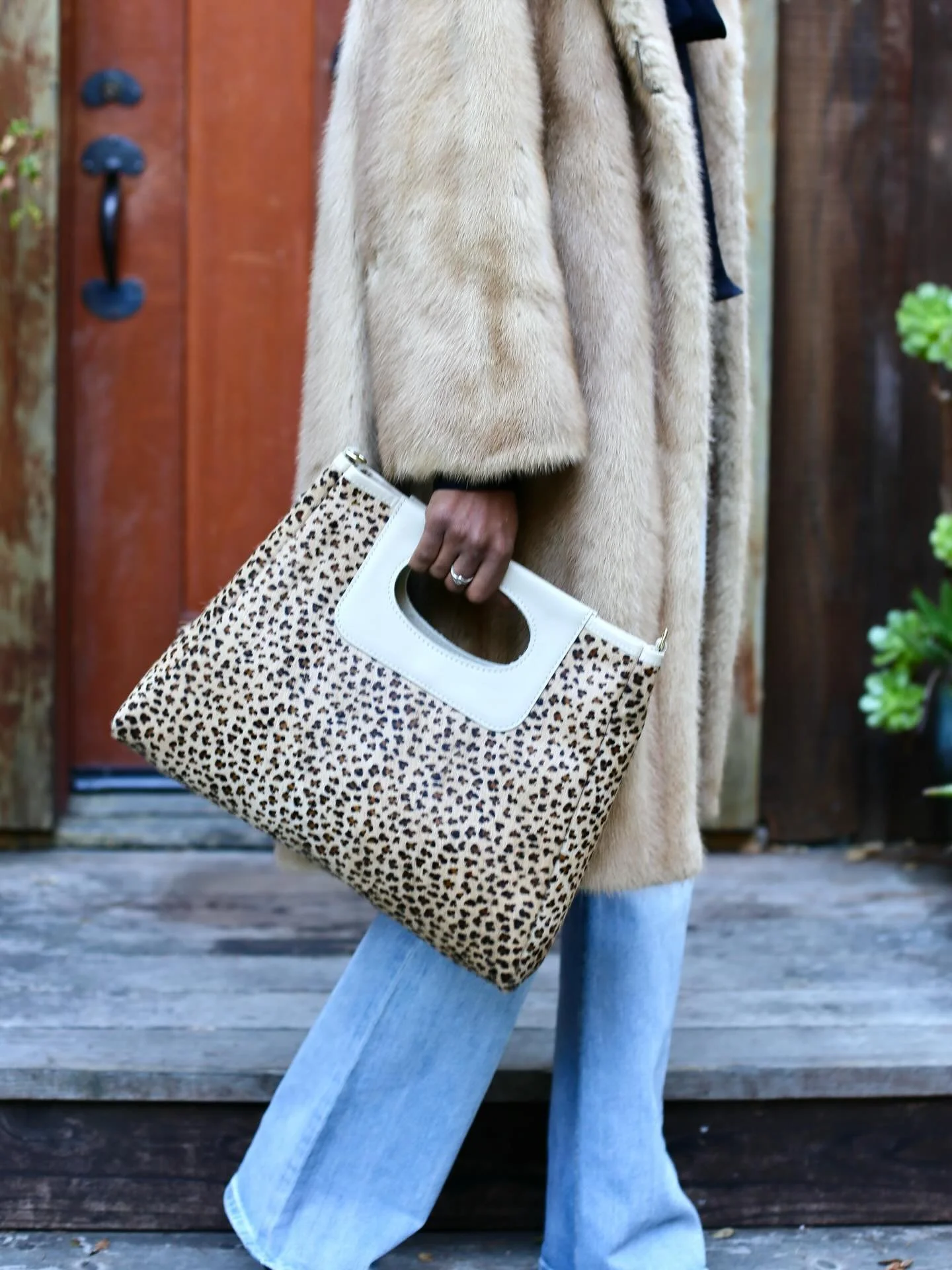 Utterly classic.  Utterly badass.  And always in style.  Warmly toned leopard print and contrasting ivory handles and trim.