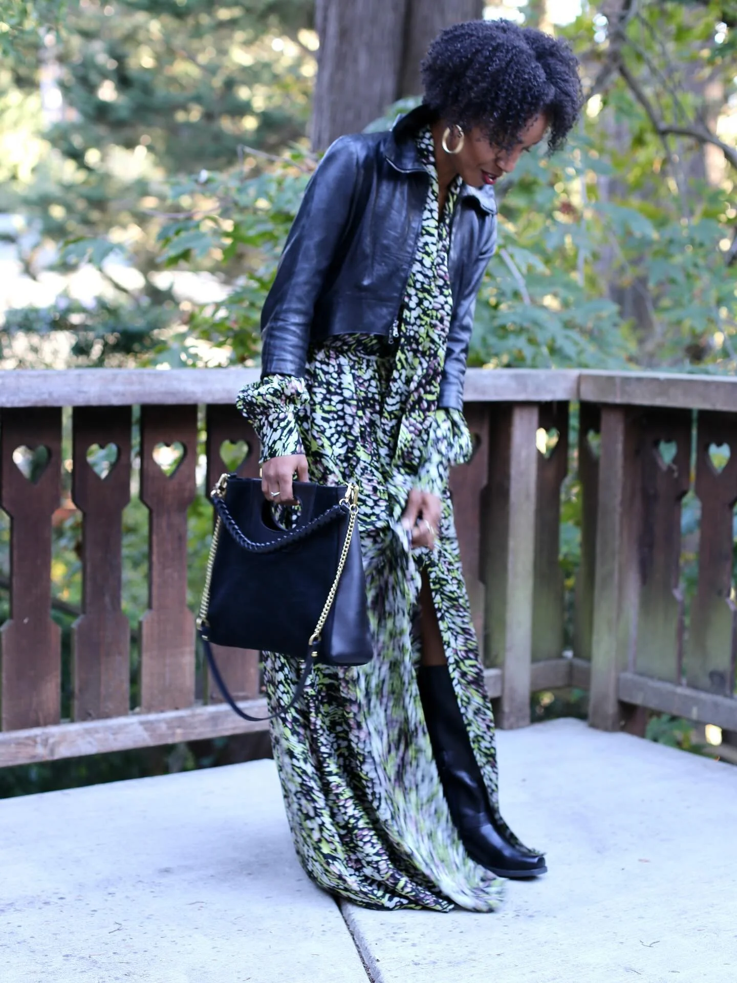 The Cassie - suede body , leather sides, multiple ways to carry. 🖤