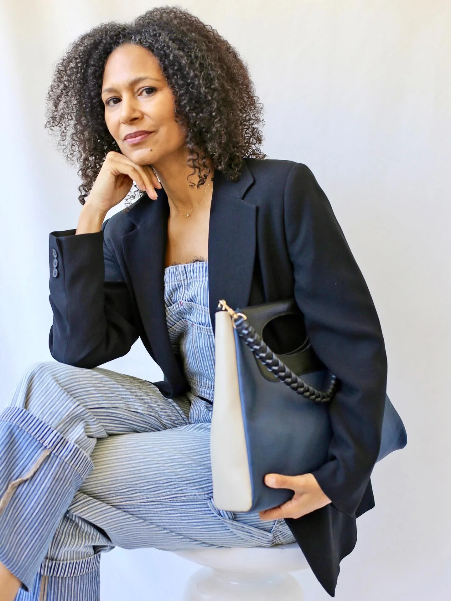 Color Block | Presidio Blue 💙🤍🖤
This combination is a favorite. Featuring a Presidio Blue body, Imperial Dune gussets, and Lassen Black handles, it&rsquo;s a study in contrast done right.

Pair it with workwear, denim, or even a dress. It&rsquo;s 