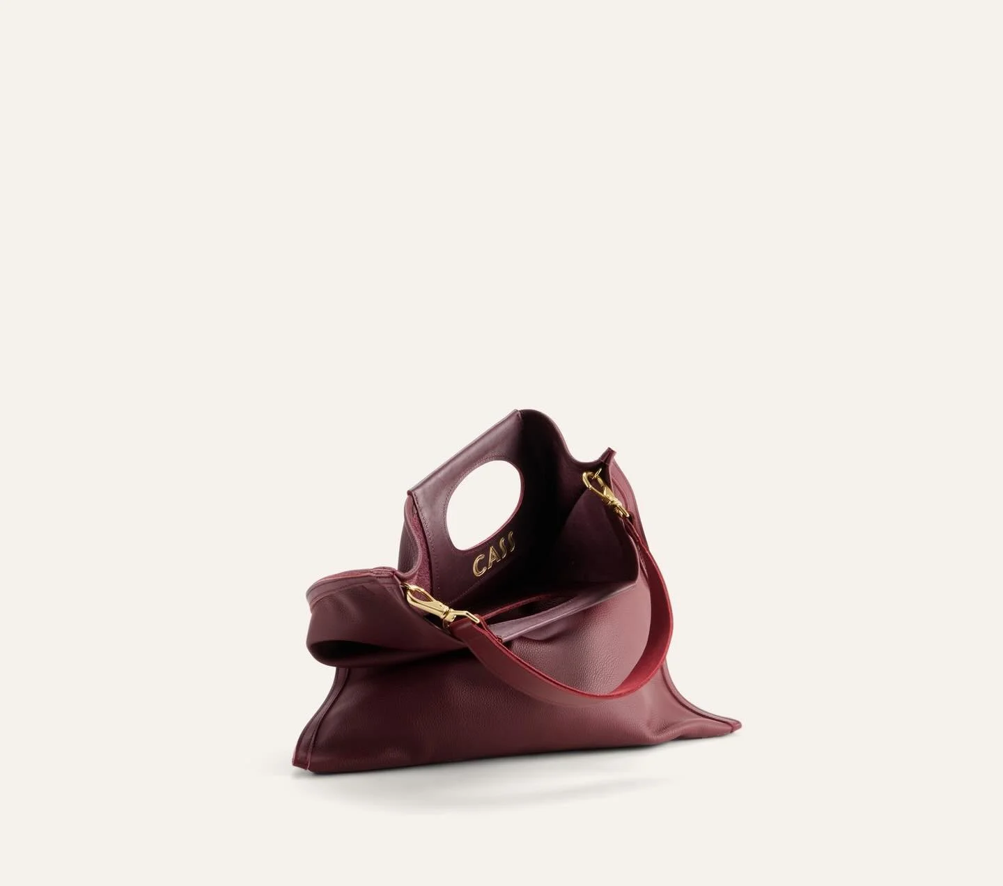 Making the move. Made to order. 
Moving to made-to-order feels like a natural evolution. Slower. More considered. More personal.
 
As the website transitions, a number of styles and colors are now unavailable, while a limited selection remains. If th