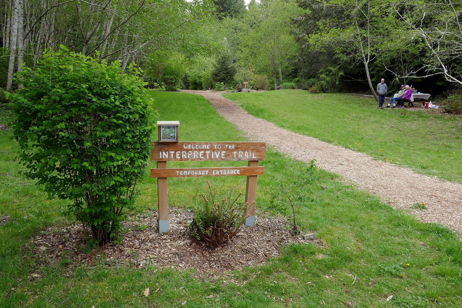  We return to the Interpretive Trail for our after hike refreshments 