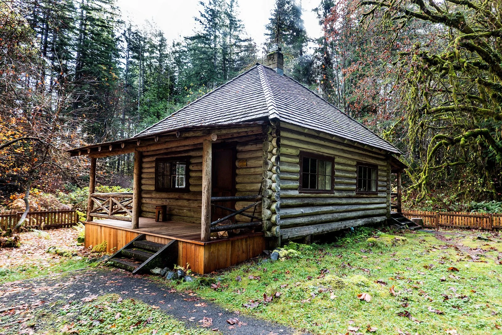Park Service rental cabin on the way to Murhut Falls