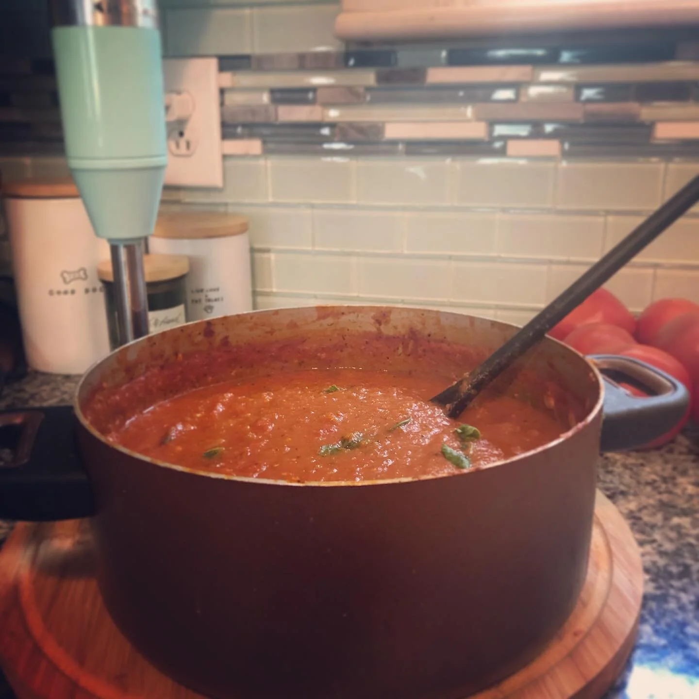 I&rsquo;ve been out of work due to a surgery and that gave me time to harvest everything from the garden to make sauce. Tomatoes, onions, basil and green peppers. 

#homemadesauce #homemade #spaghetti #gardenharvest #yummy #yummyfood😋 #hungryformore