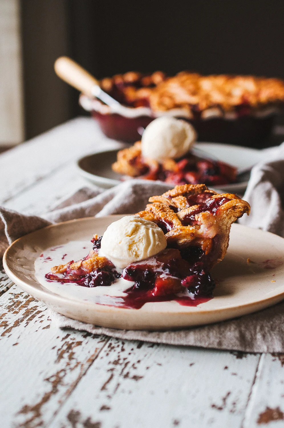 Peach blackberry pie 11.jpg