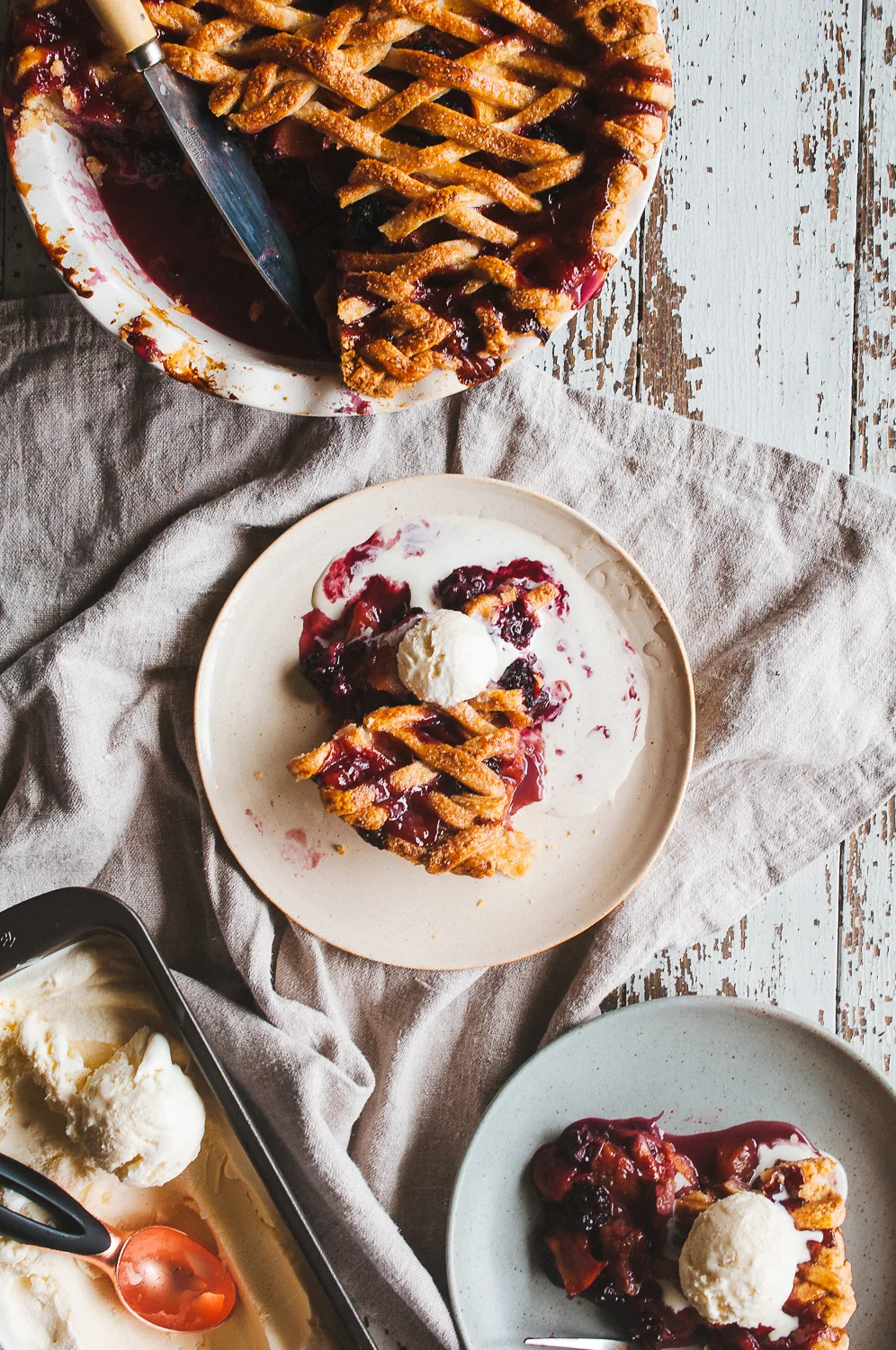 Peach blackberry pie 12.jpg