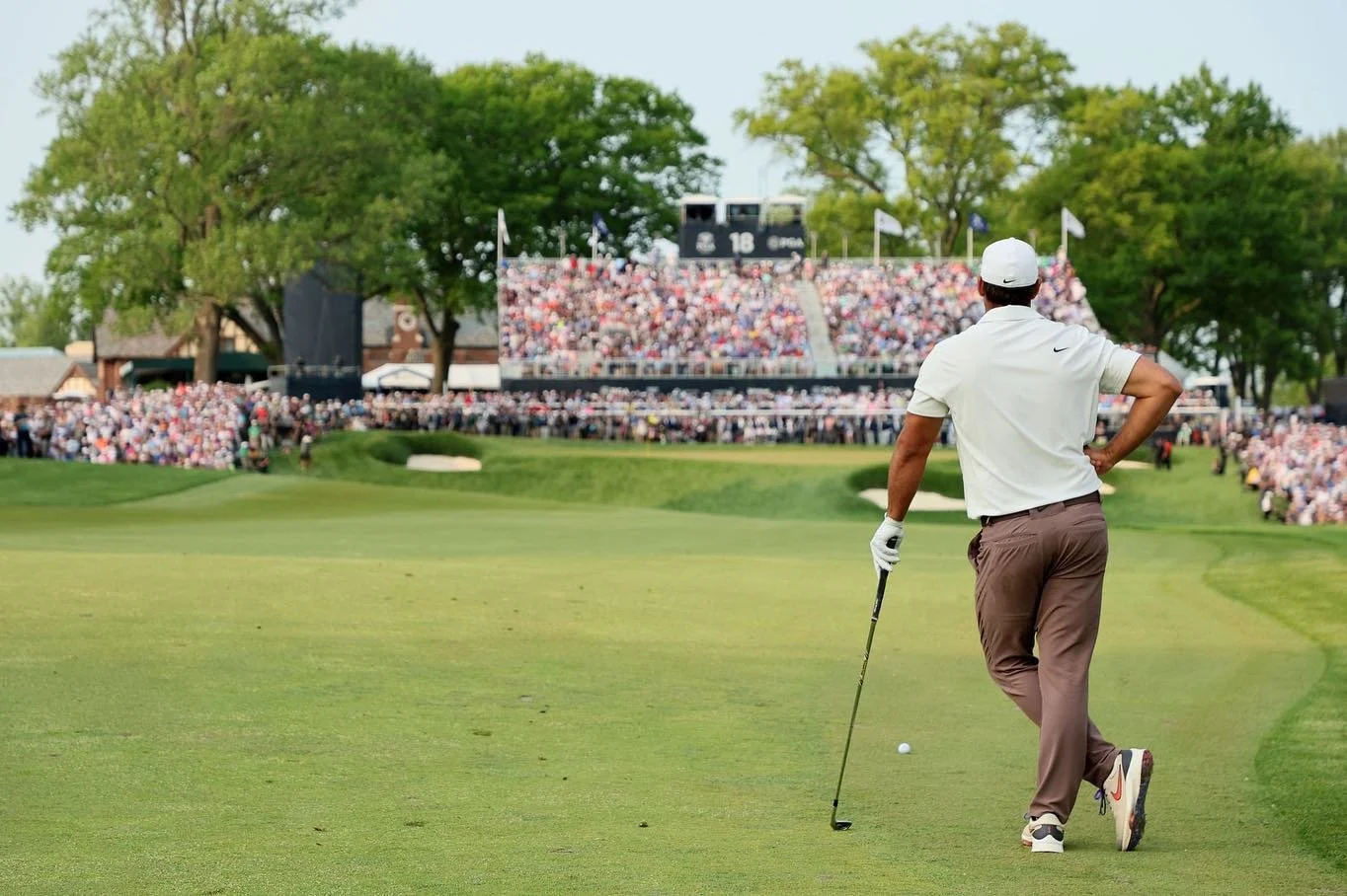 Back.

Congratulations @bkoepka. Welcome to the 5 major club. Why not make it 6 before the years end?

Photos by:

Andy Lyons
Kevin C. Cox
Warren Little

#golf #golfing #golfphotography #filmphotography #pgachampionship #brooks #brookskoepka #oakhill