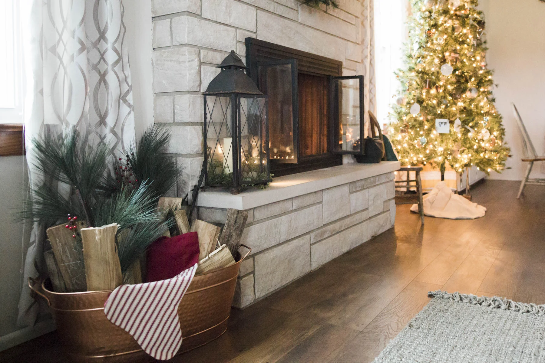 shotbychelsea_christmas_farmhouse_decor-3.jpg
