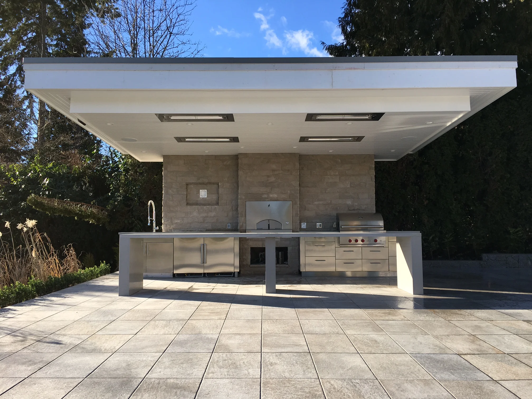 Limestone outdoor area kiosk with TV and pizza oven