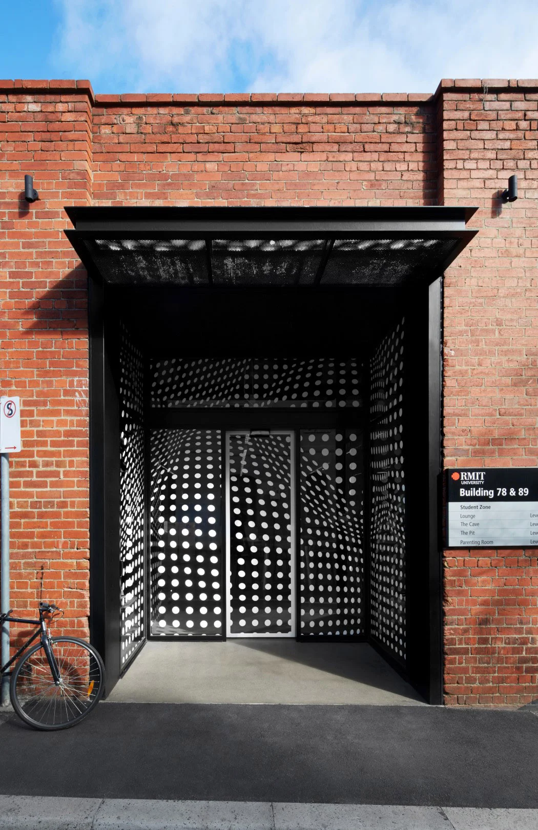 HINGE_RMIT Student Zone_External_Entry_Large.jpg