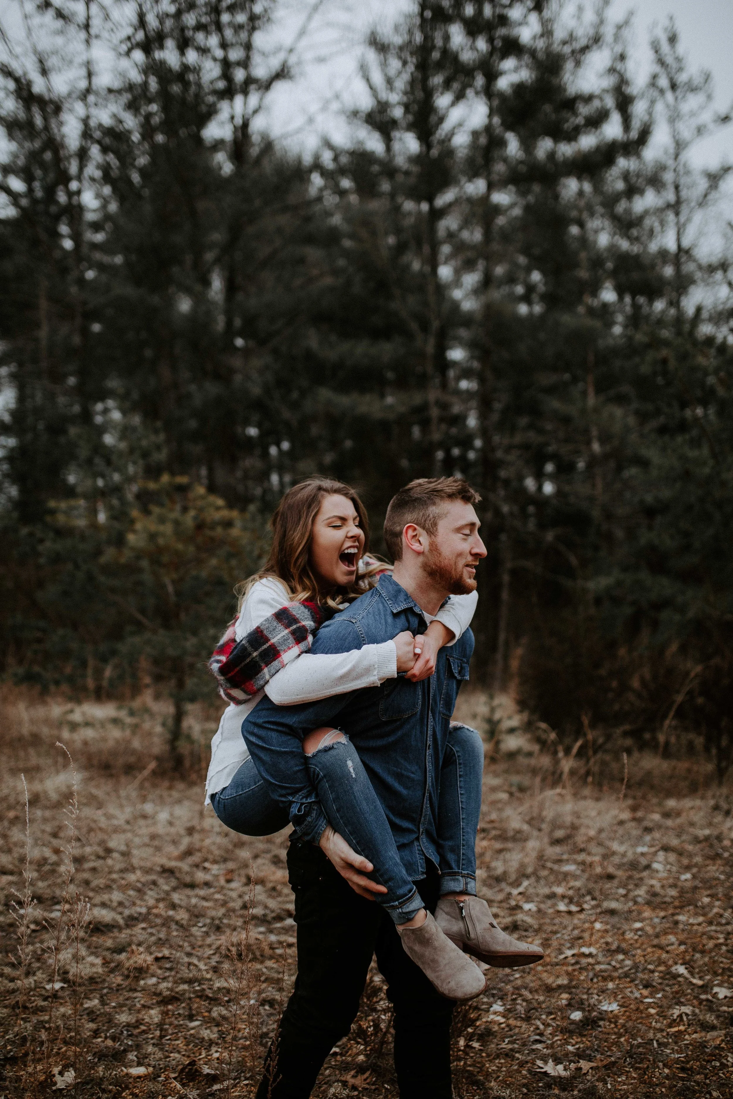 LIZA+EVAN-BLOOMINGTON-COUPLE-ENGAGEMENT-REAGANLYNNPHOTOGRAPHY-MUNCIE-INDIANAPOLIS-24.jpg