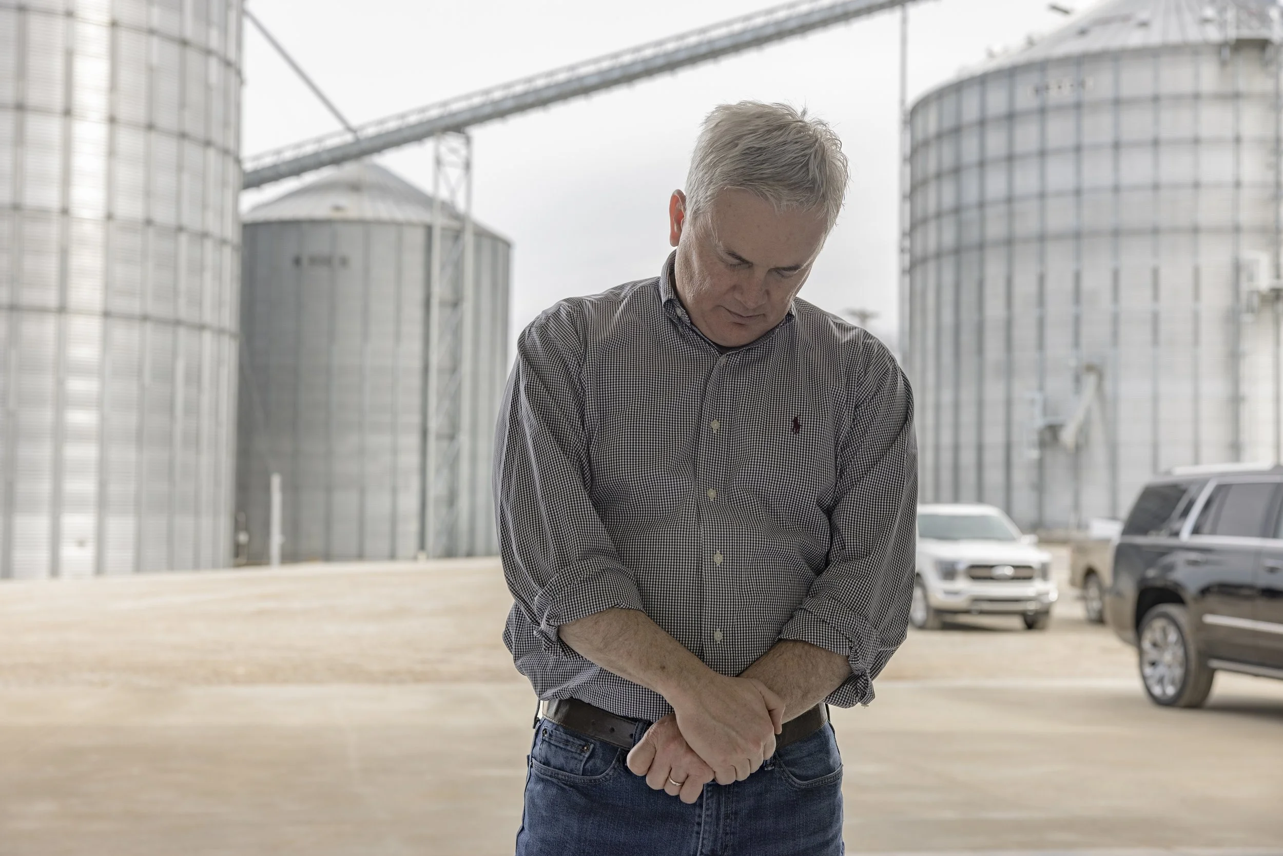  Representative James R. Comer, Republican of Kentucky, bows his head in prayer before eating lunch on Wednesday, Feb. 15, 2023, at Sisk Farms in Hopkinsville, Ky. (Austin Anthony for the New York Times) 