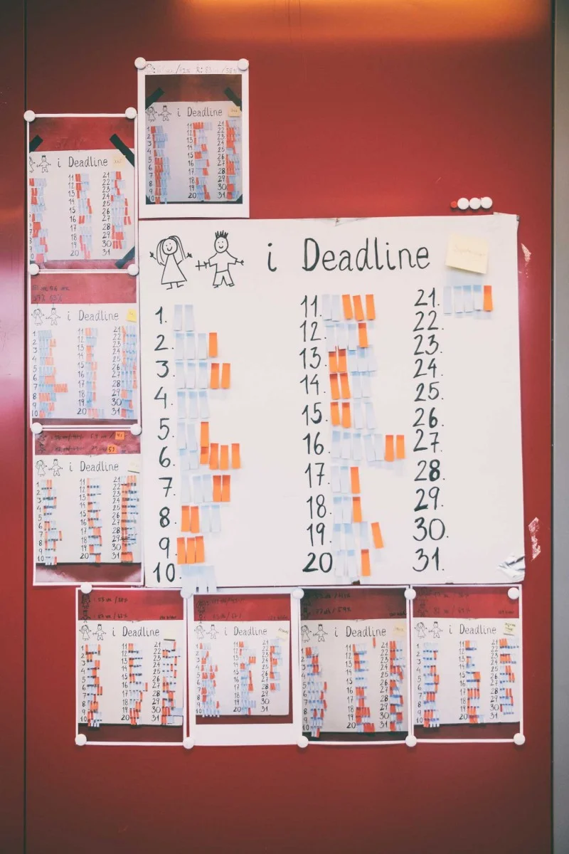 Den store tavle på Deadlines redaktion synliggør fordelingen af hhv. mænd og kvinder i alle udsendelser. Kilde: Journalisten.dk Foto: Jonas Pryner Andersen