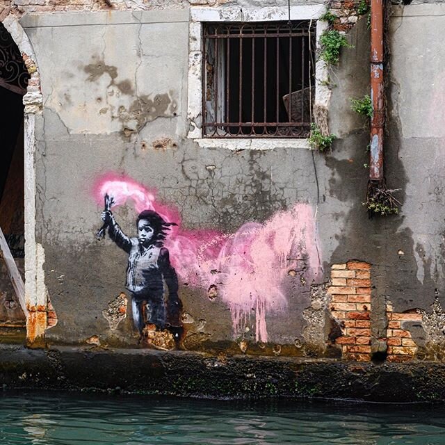 #banksy #venice #canals #italy #beautifuldestinations #passionpassport #instatravel #mynikonlife #travelphotography #nikontop #tourism