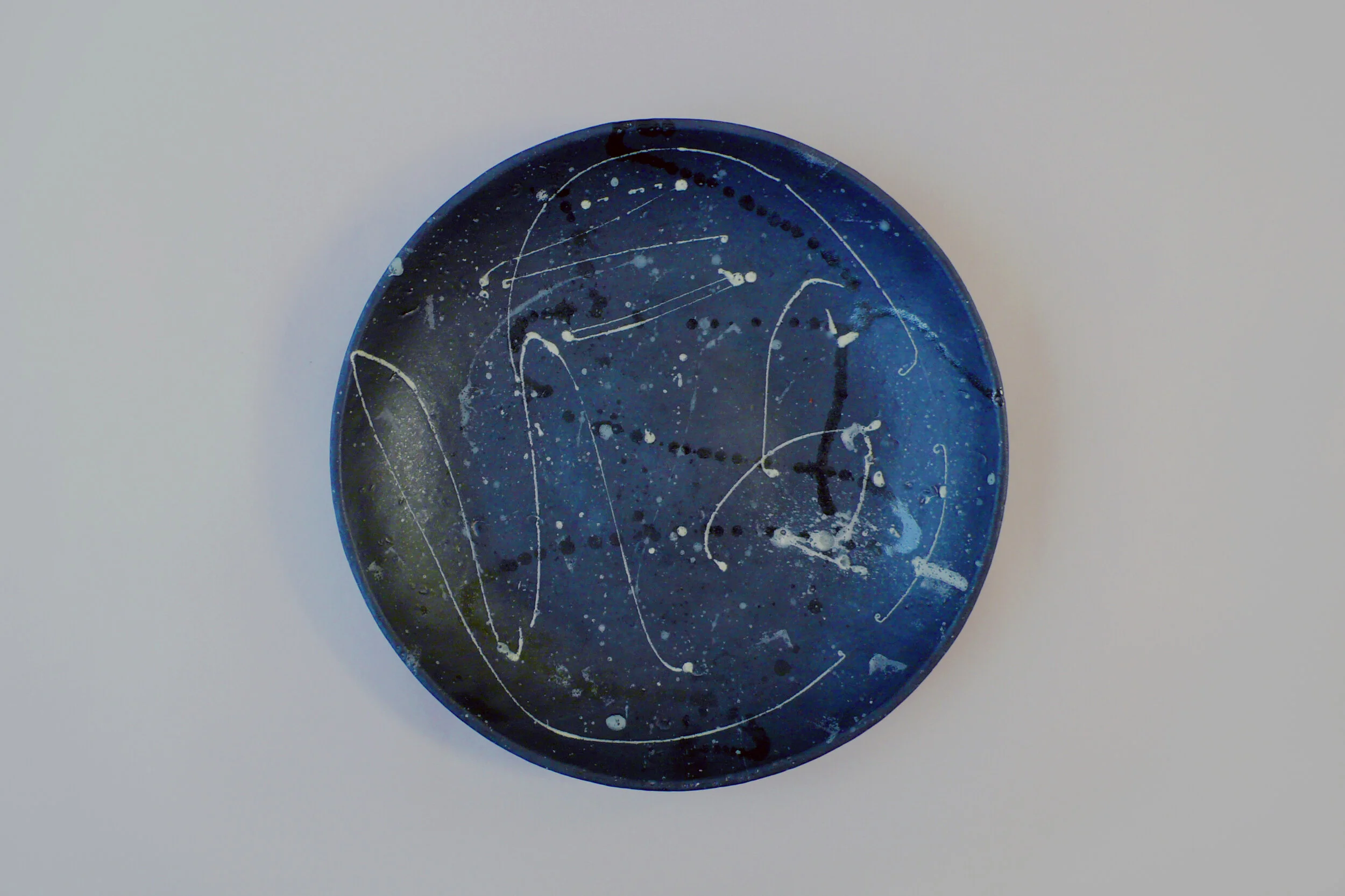 Large stoneware charger/ fruit bowl 