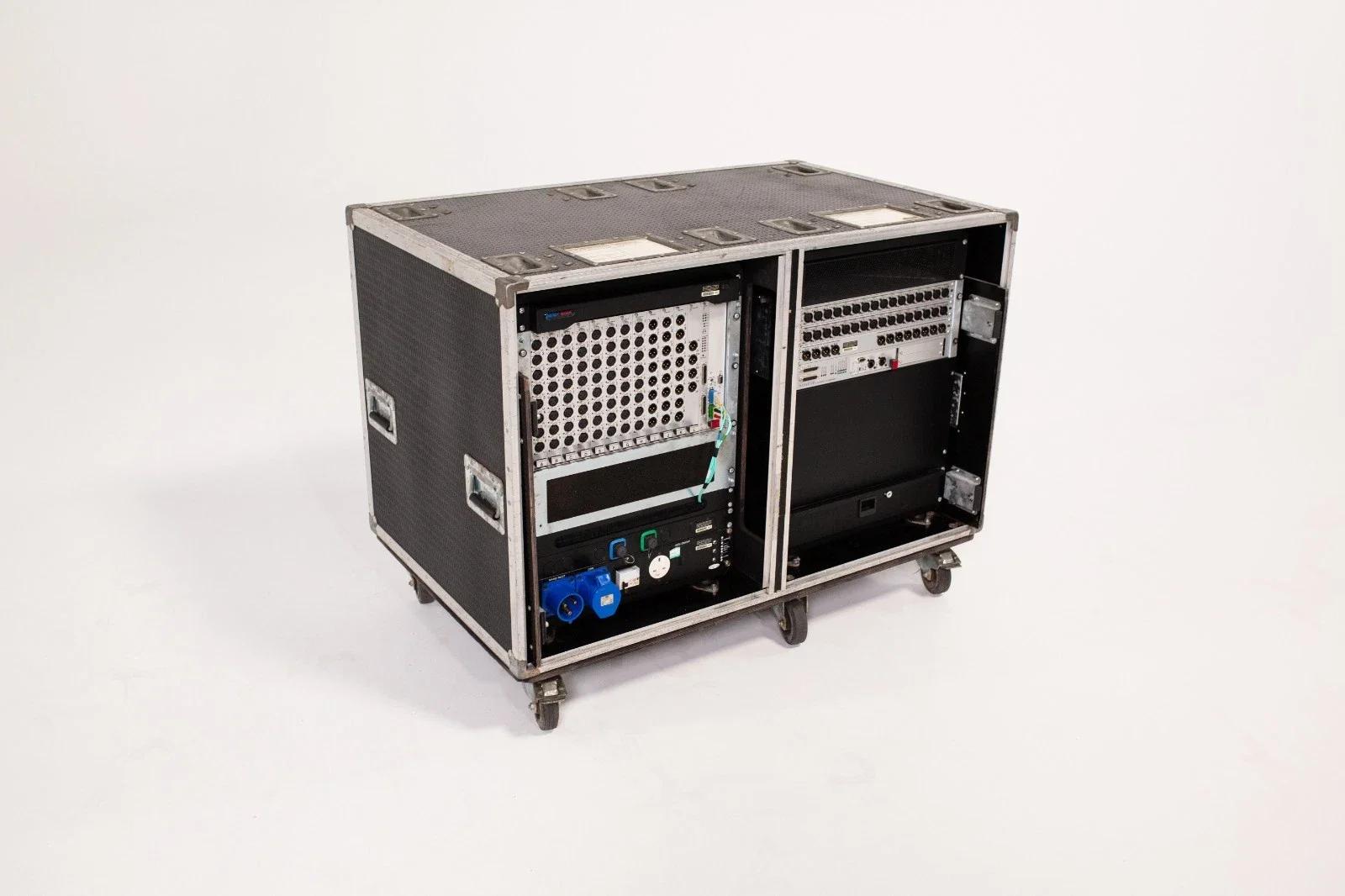 Soundcraft Vi StageBox 96 Channels w:OpticalCON Duo flightcased for sale (2).webp