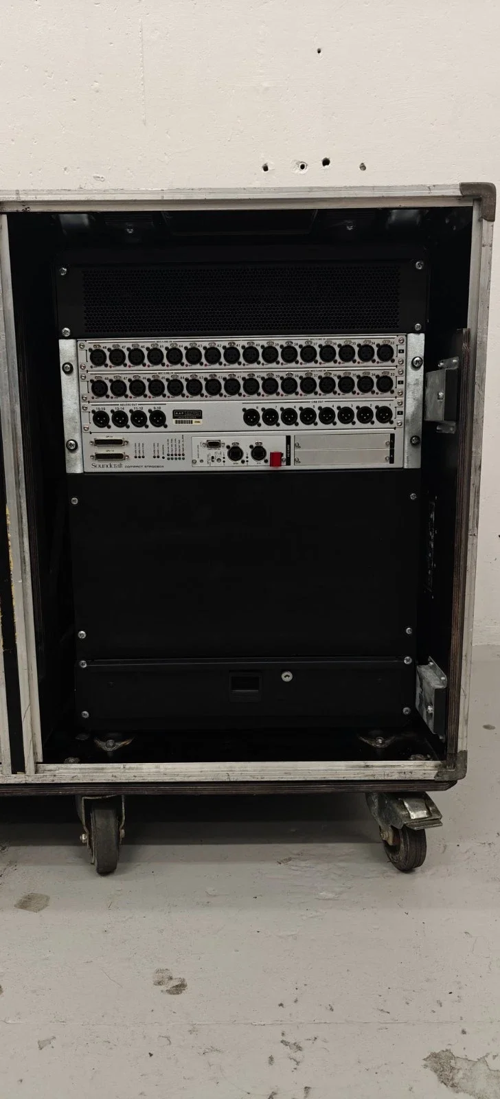 Soundcraft Vi32 StageBox 32 Channels flightcased for sale (7).webp