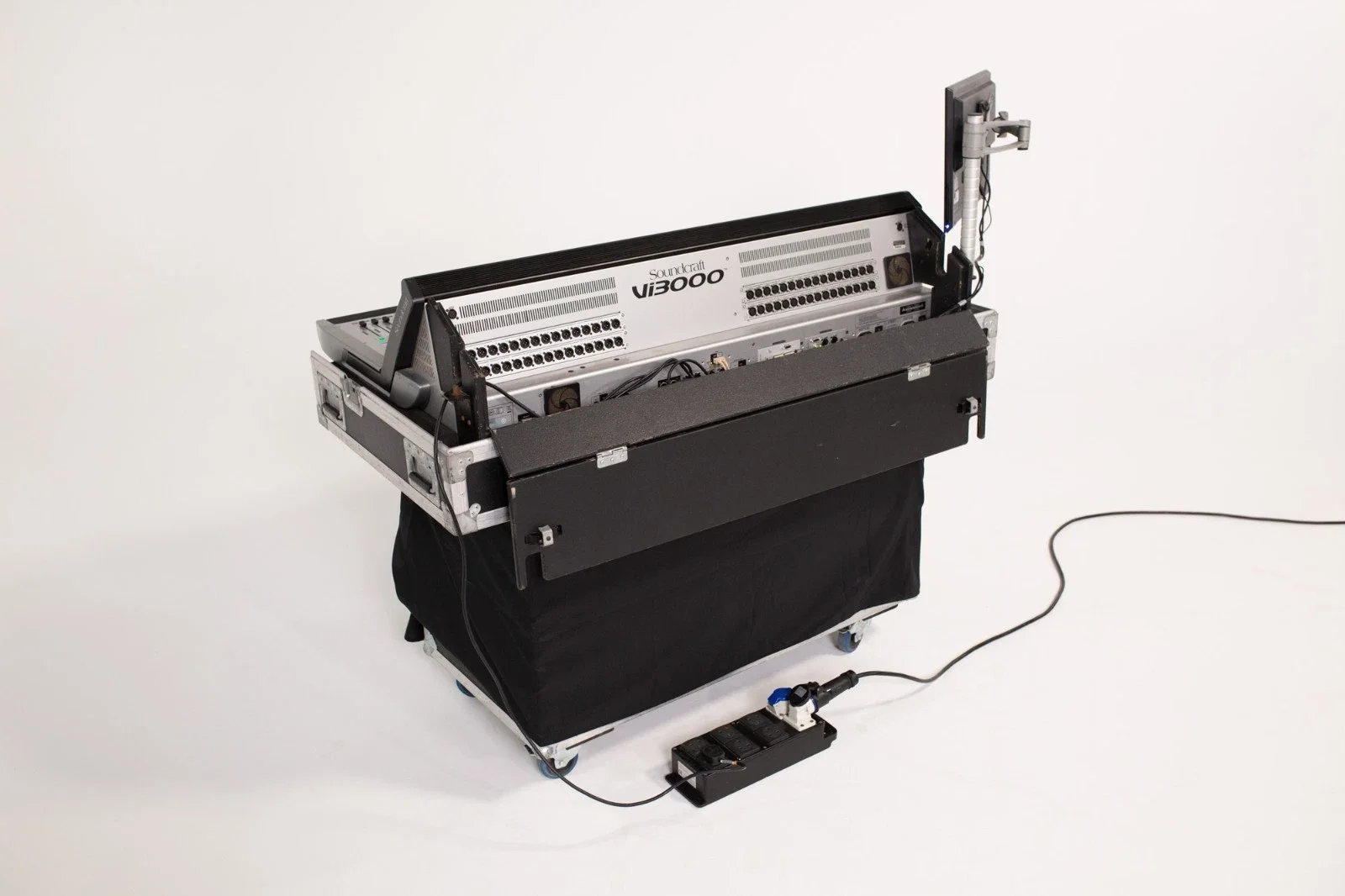 Soundcraft Vi3000 Mixing Console w:mini mac & realtime rack for sale(10).webp