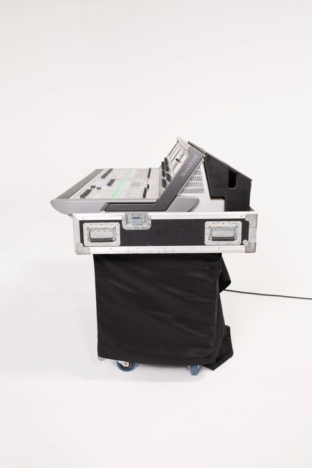 Soundcraft Vi3000 Digital Live Mixing Console for sale(8).webp