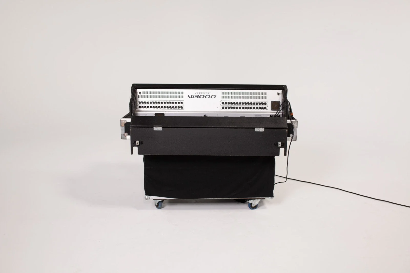 Soundcraft Vi3000 Digital Live Mixing Console for sale(10).webp