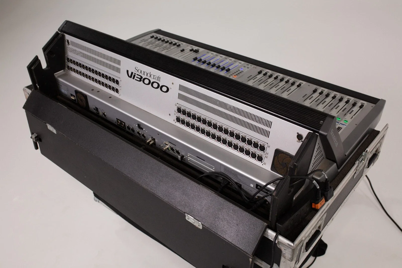 Soundcraft Vi3000 Digital Live Mixing Console for sale(11).webp