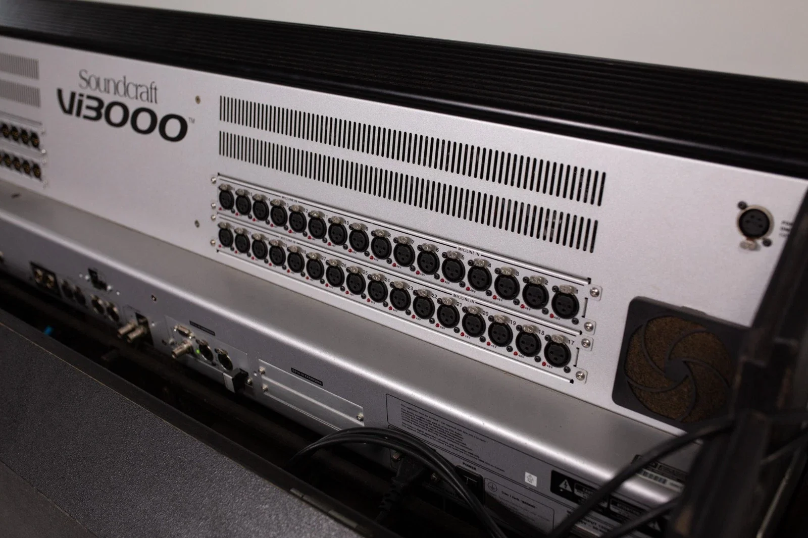 Soundcraft Vi3000 Digital Live Mixing Console for sale(12).webp