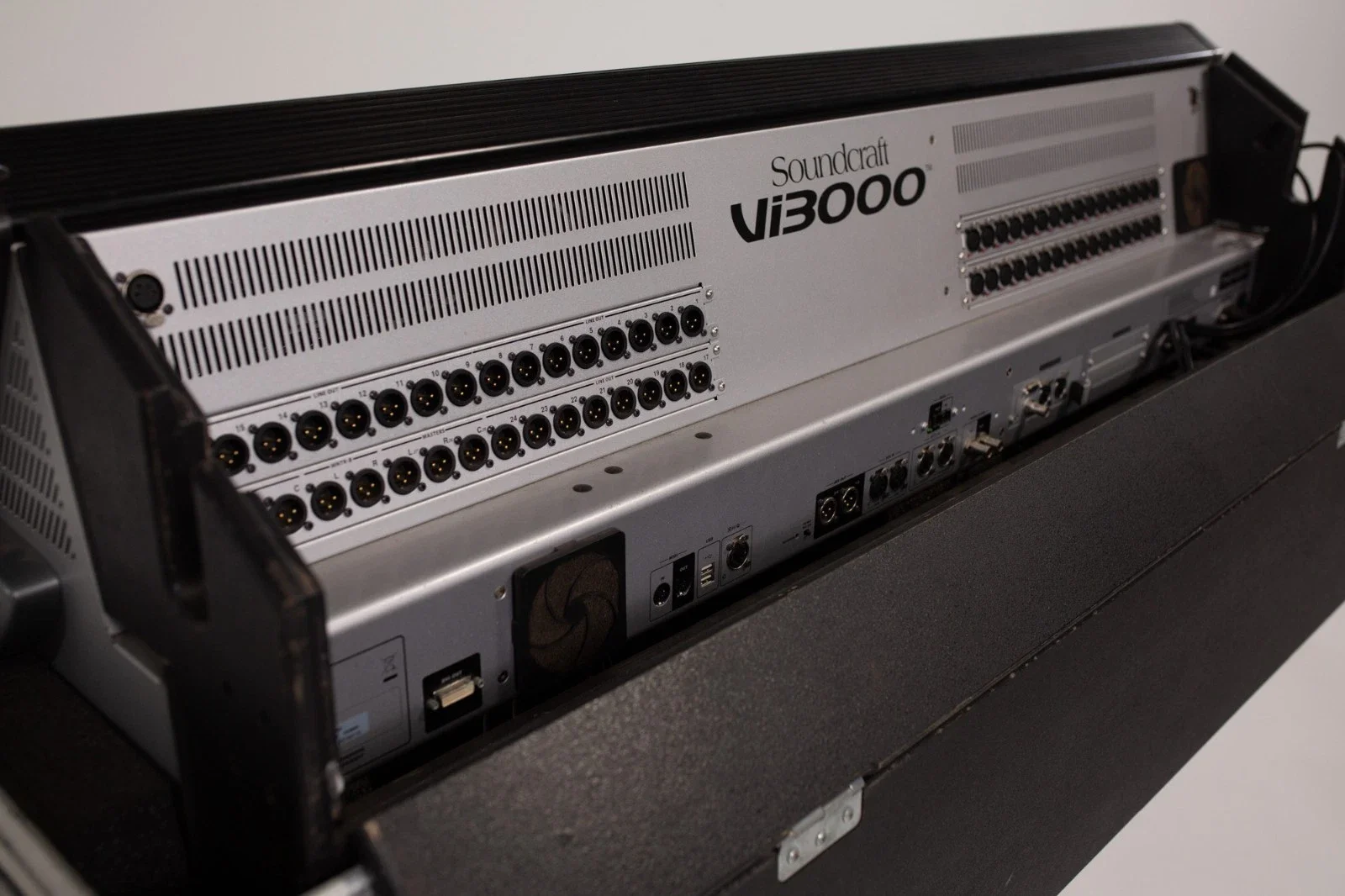 Soundcraft Vi3000 Digital Live Mixing Console for sale(13).webp