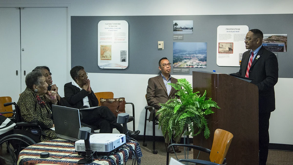 Dr. Rolando Herts provides an overview of the Mississippi Delta National Heritage Area and the Delta Jewels Oral History Partnership before introducing Alysia Burton Steele. Delta Jewels embodies several of the Mississippi Delta National Heritage Area’s cultural heritage themes including religion, literature, civil rights, race relations, and folkways. (Photo courtesy of Smithsonian Institution)