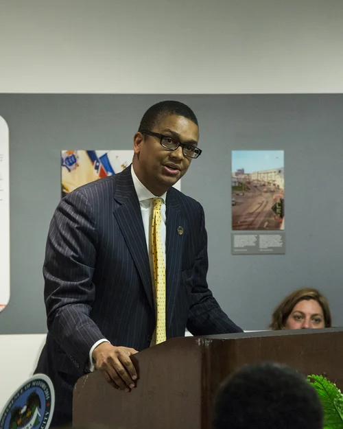 Mossi Tull, Smithsonian Anacostia Advisory Board member and native Washingtonian, speaks to the audience about the significance of the event to the museum and the broader Washington, D.C., community. (Photo courtesy of Smithsonian Institution)
