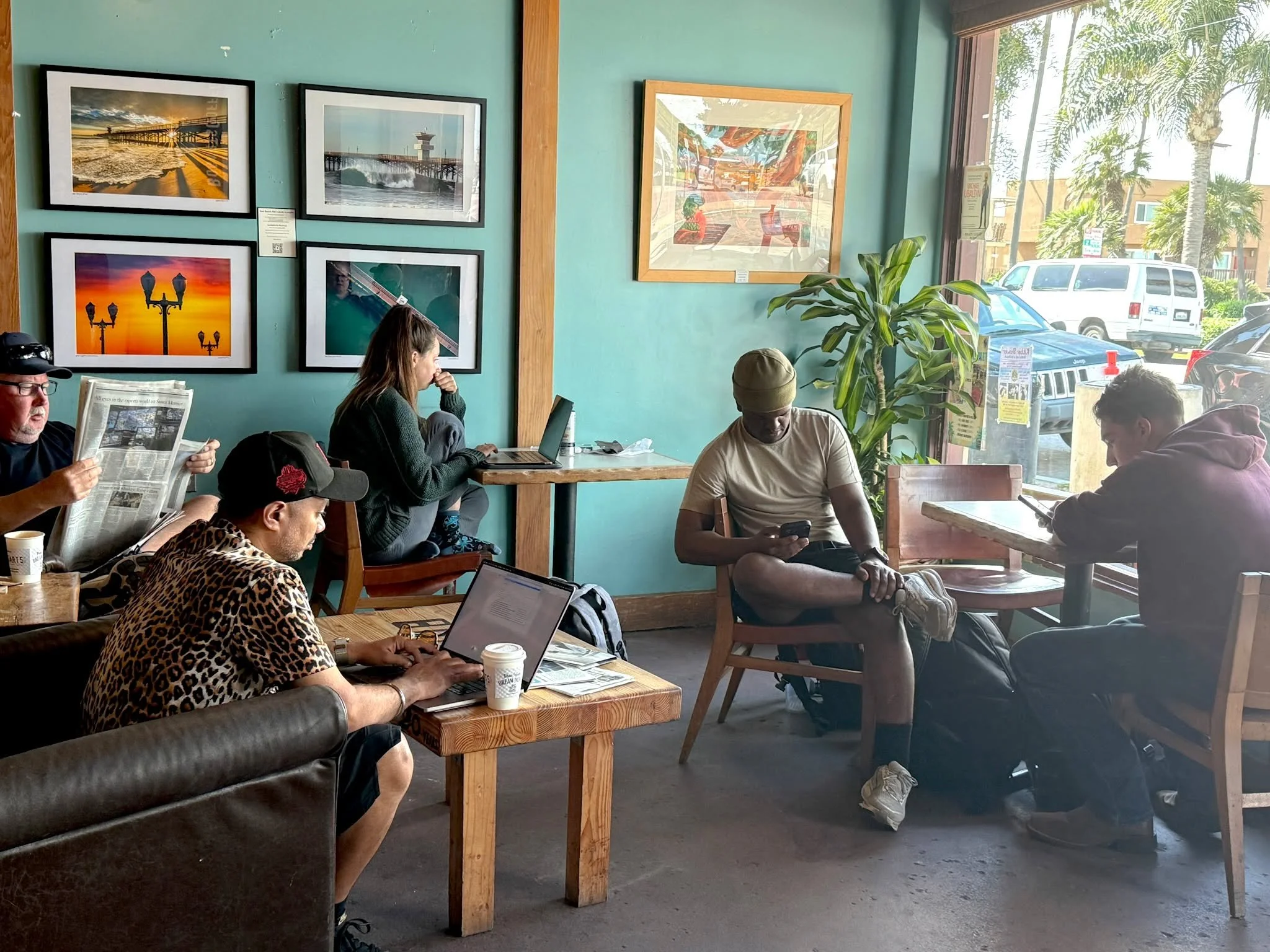 That&rsquo;s what a morning at Bogart&rsquo;s looks like ☕✨ Come for your early coffee run, meet up with a friend, read the paper or get some work done. 

Stop by quickly or stay awhile, it's your call!