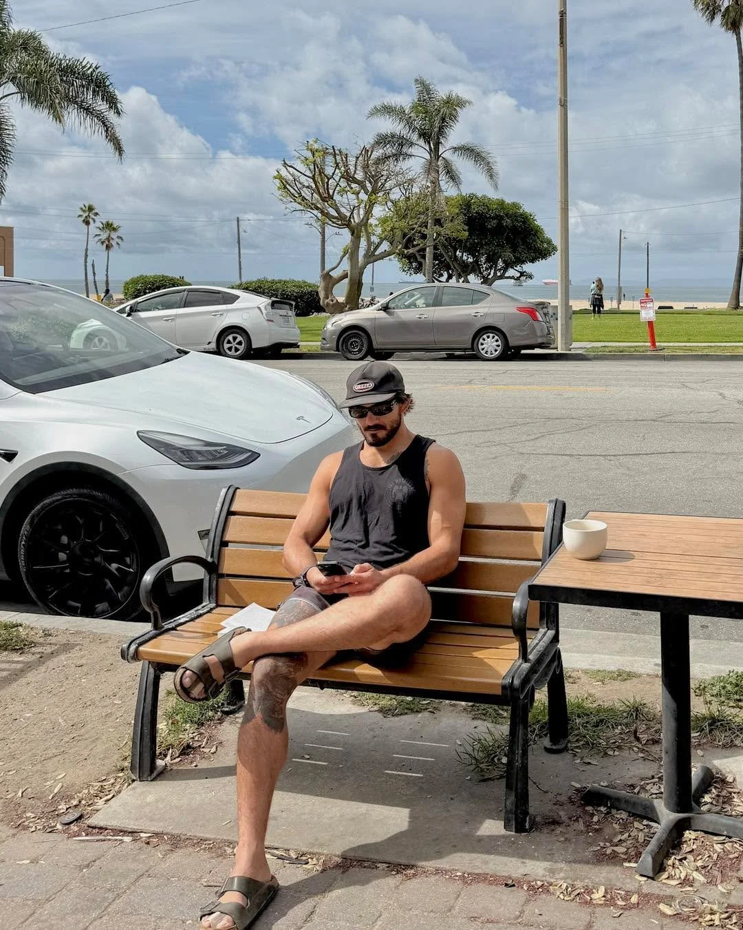 Slow mornings are better at Bogart&rsquo;s ☕️ 
Take a seat on the bench and enjoy your coffee ✨